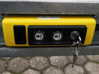 Elektrisch hydraulische Kippfunktion Gitterbox Anhänger mieten